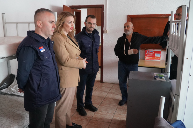 Комесарка Наташа Станисављевић обишла мигранте повређене у саобраћајној незгоди у Прешеву
