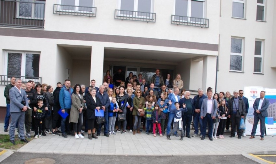 У Панчеву и насељеном месту Глогоњ уручени кључеви од укупно 48 станова избеглицама из БиХ и Републике Хрватске, Регионални стамбени програм
