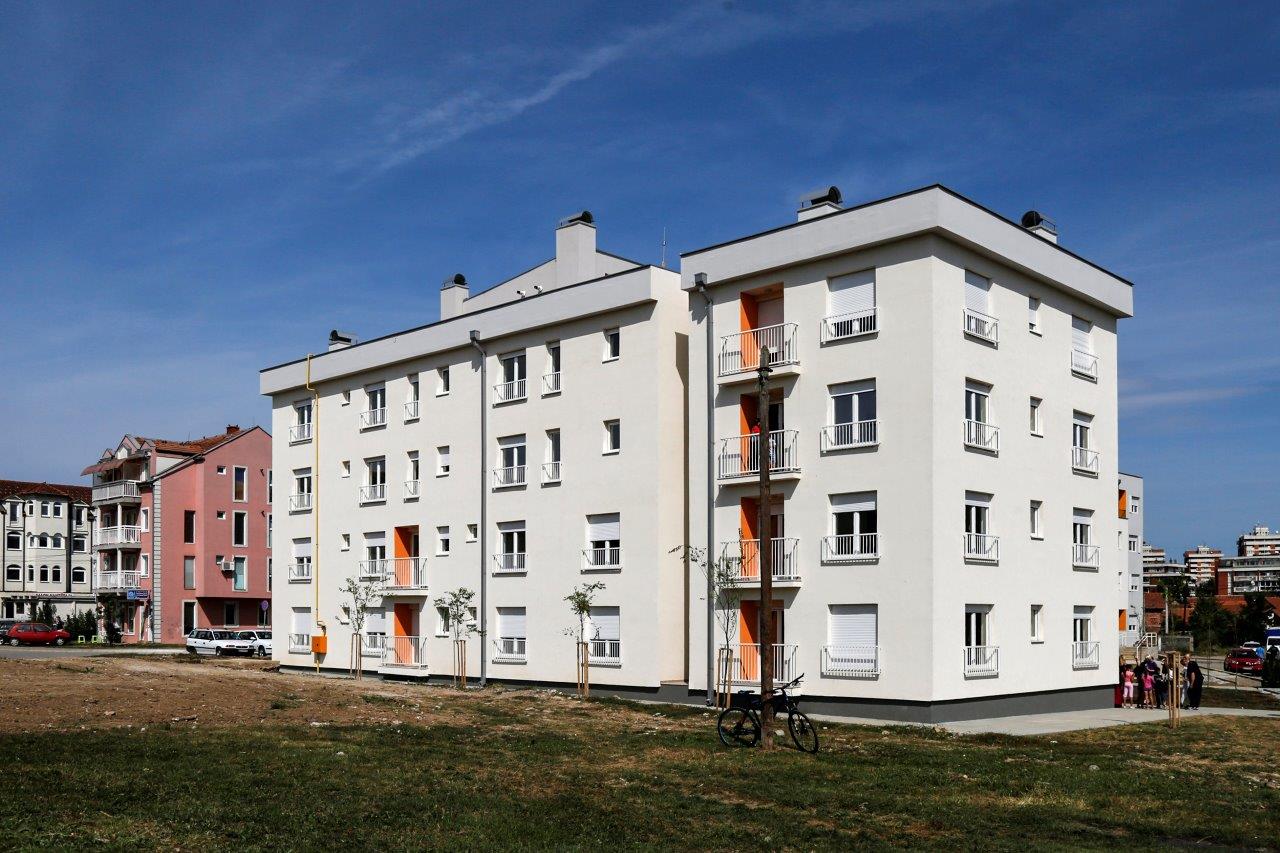 Forty refugee families receive keys to their new apartments in Krusevac