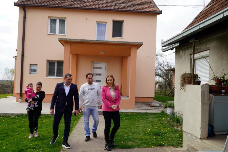 Комесарка посетила петочлану избегличку породицу Бркић из Лазаревца