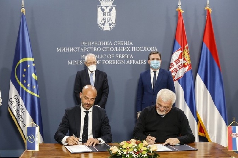 Minister Cucic and CEB Vice Governor Bocek signed a letter of intent in Belgrade
