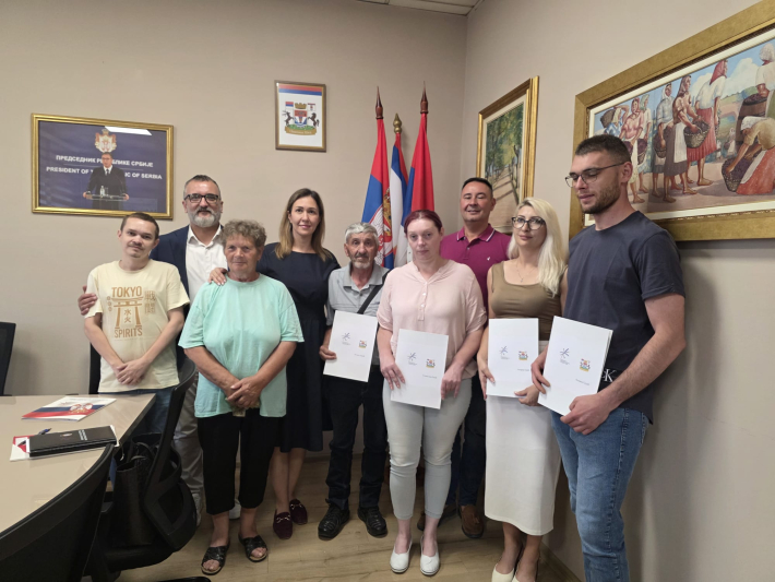 У Шиду уручени уговори о додели сеоских кућа са окућницом за четири породице избеглица