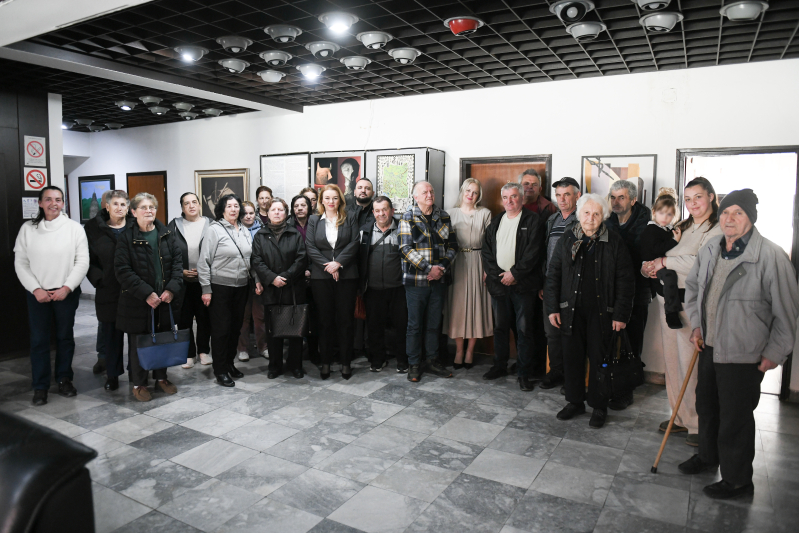 Подршка за 100 породица избеглица и интерно расељених лица у Гроцкој – уручени пакети хране и испоручен огрев за најугроженије