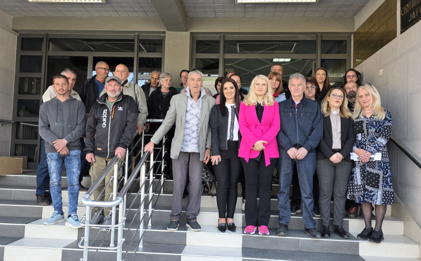 Уручени пакети хране и испоручен огрев за 239 породица избеглица и интерно расељених лица у Јагодини