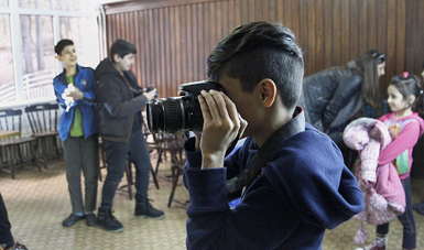 MIC održao radionicu fotografije za migrante u prihvatnom centru u Divljani