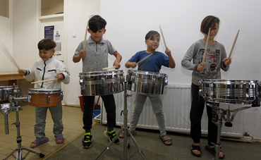 Percussion workshop for young migrants in Presevo and Pirot