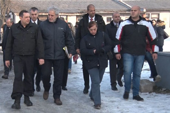 Evropski komesar Stilijanidis obišao Centar za azil u Krnjači