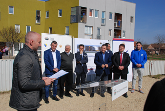Postavljen kamen temeljac za izgradnju 40 stanova za izbeglice u Sremskoj Mitrovici, u okviru drugog potprojekta Regionalnog stambenog projekta Republike Srbije
