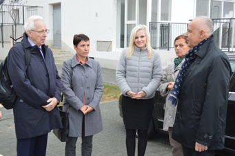 Governor of CEB, Mayor of Belgrade and Deputy Commissioner for Refugees and Migration visited the Bunijevac family in Ovca