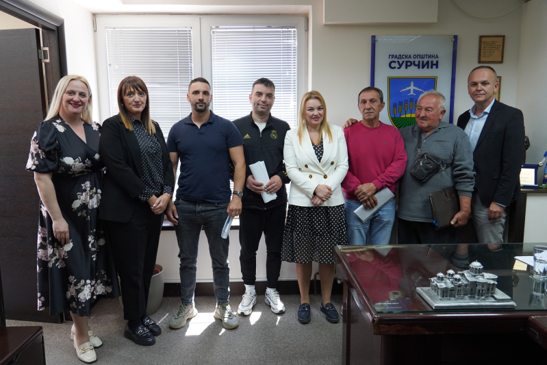 Уручена помоћ у грађевинском материјалу избегличким породицама у општини Сурчин