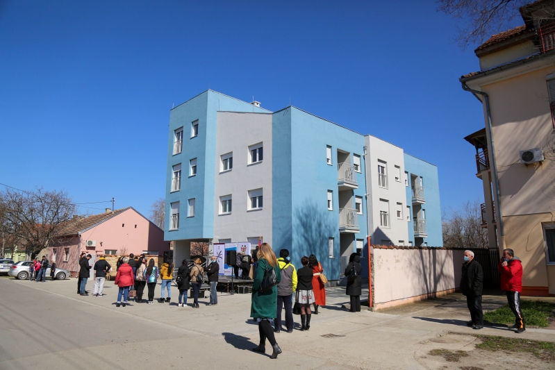 In Kikinda, the keys to 16 apartments for refugees from Bosnia and Herzegovina and Croatia were solemnly handed over