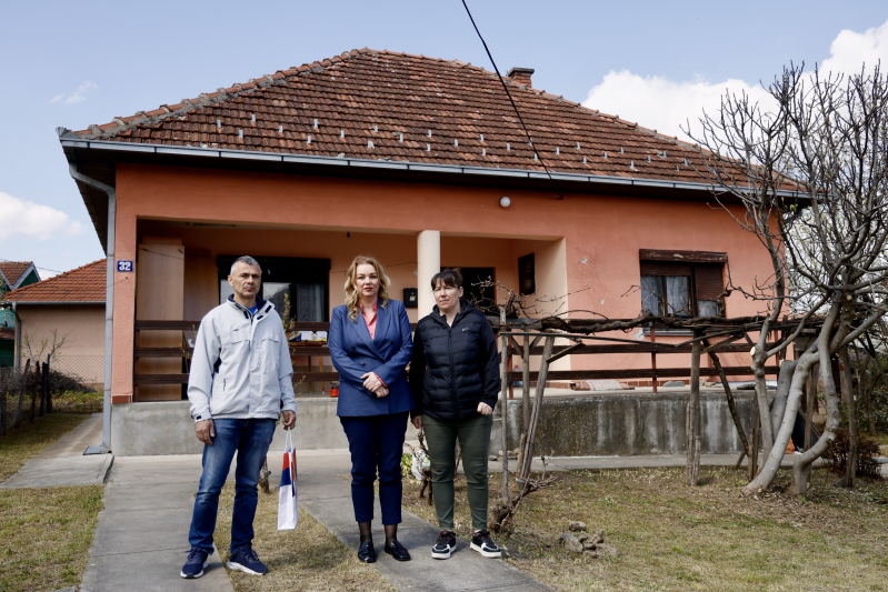 Подршка интерно расељеним лицима и избеглицама у Краљеву – уручени пакети хране и започета испорука огрева