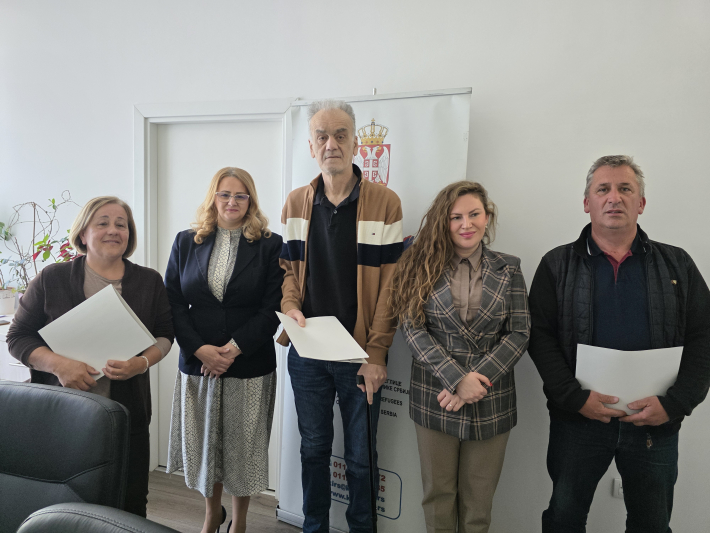 У Новом Саду уручени уговори о додлеи грађевинског материјала за породице избеглица