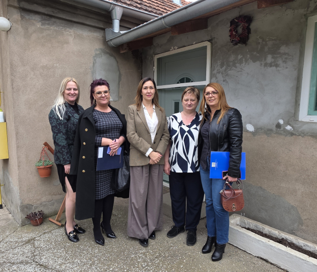 Испоручен огрев за 35 породица избеглица и интерно расељених лица у Руми