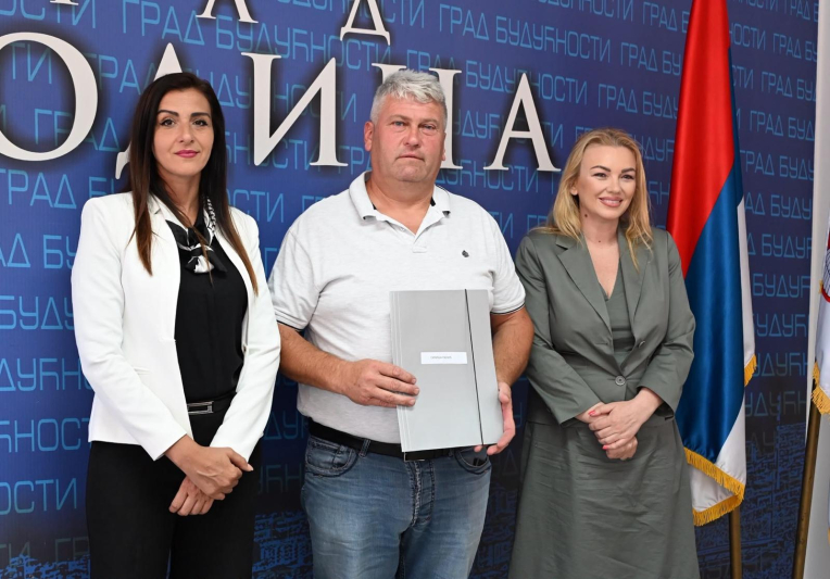 У Јагодини уручени уговори за стамбено збрињавање девет породица избеглица и интерно расељених лица