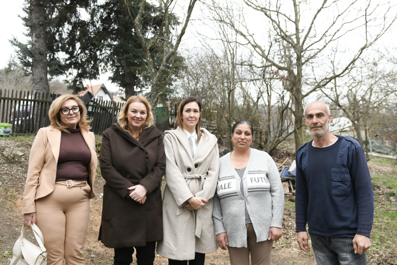 Комесарка Наташа Станисављевић у Бору посетила породицу повратника по основу Споразума о реадмисији који су добили кућу и грађевински материјал