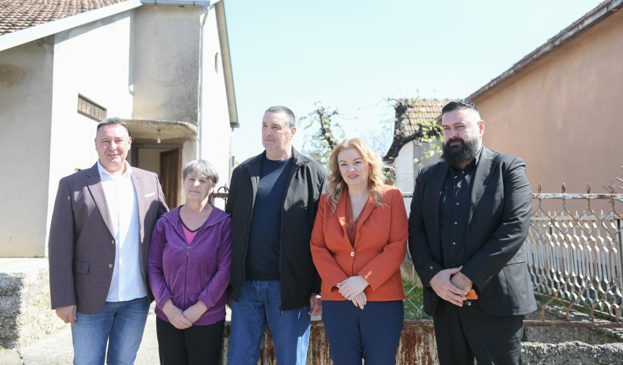 Уручени пакети хране за 159 породица избеглица и интерно расељених лица у Шиду