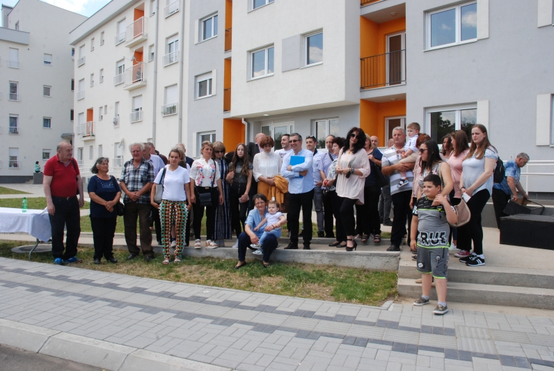 Keys of 20 apartments built for refugees from B&H and Croatia within the RHP  handed over in Kruševac