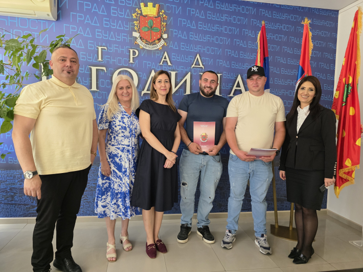 Решено стамбено питање породицама интерно расељених лица у Јагодини доделом сеоских кућа са окућницом