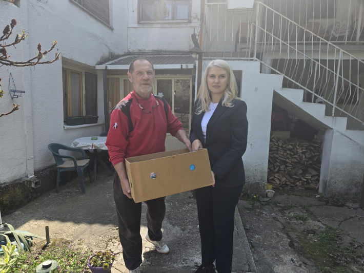 Уручени пакети хране за 18 породица избеглица и интерно расељених лица у Петровцу на Млави