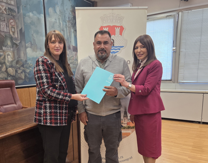 У Панчеву уручени уговори за куповину сеоских кућа са окућницом и пакети хране за породице избеглица и интерно расељених лица