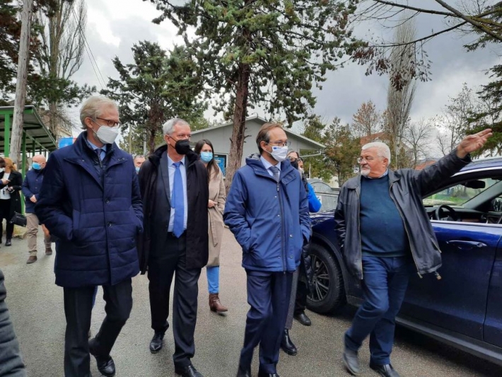 Група амбасадора западноевропских земаља обишла прихватне центре у Врању и Прешеву