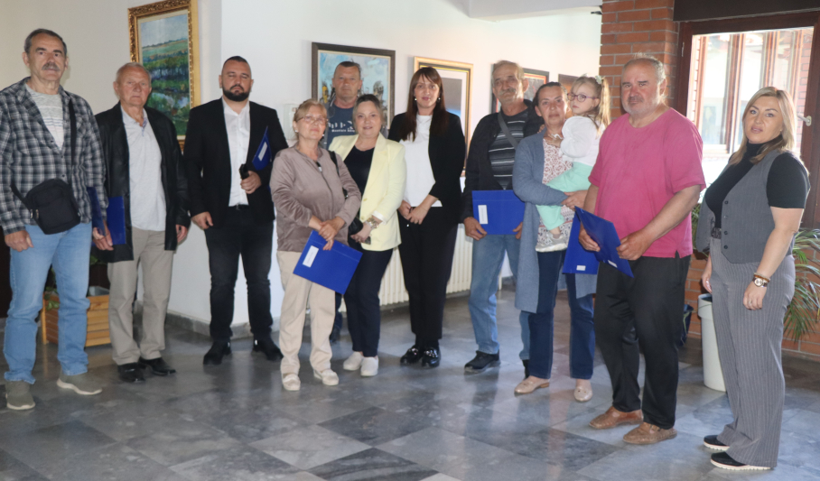 U opštini Grocka uručeni ugovori o dodeli građevinskog materijala za porodice izbeglica i interno raseljenih lica