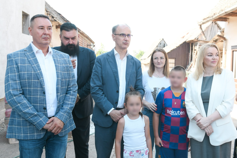 Комесарка Станисављевић са премијером Мацутом у Шиду: Држава наставља да пружа конкретну подршку избегличким породицама