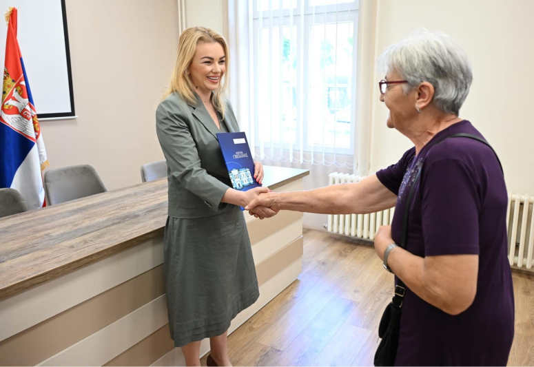 U Svilajncu uručeni ugovori o dodeli građevinskog materijala za porodice izbeglica i interno raseljenih lica