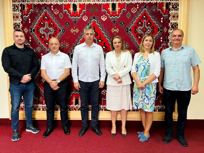 Komesarka Nataša Stanisavljević održala je radni sastanak sa gradonačelnikom grada Pirota Vladanom Vasićem i obišla Prihvatni centar u Pirotu