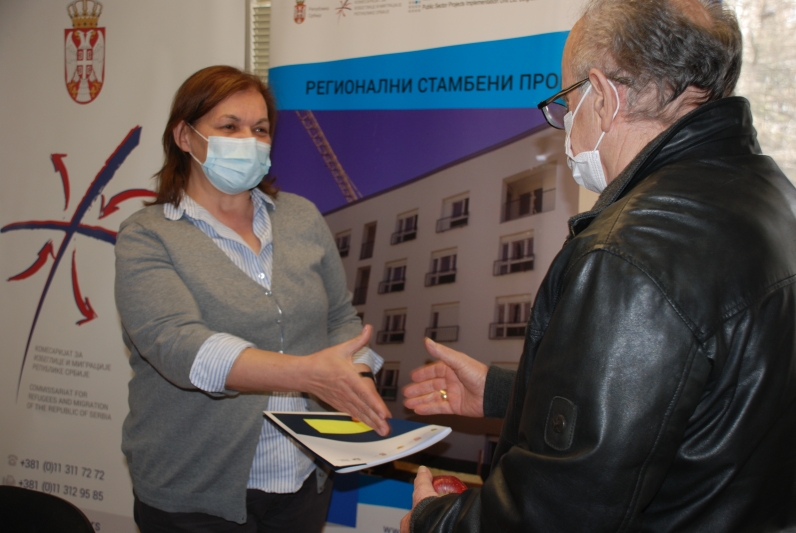 Contracts for 12 purchased apartments were handed over to refugees from Bosnia and Herzegovina and Croatia