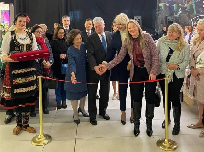 The Christmas Bazaar of Refugee Women Handcraft is opened