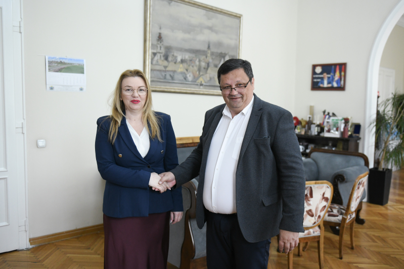 Подршка за 82 породице избеглица и интерно расељених лица у Земуну  - уручени пакети хране