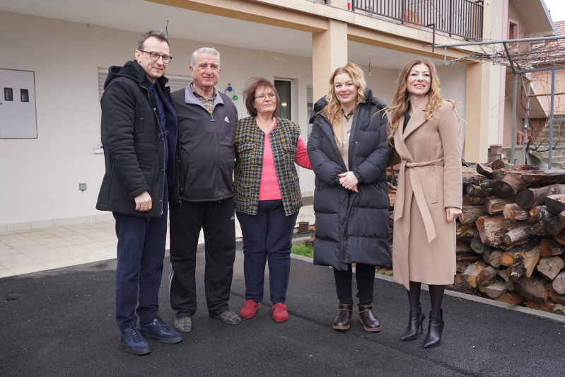 Komesarka Stanisavljević posetila interno raseljenu porodicu Lević na Voždovcu