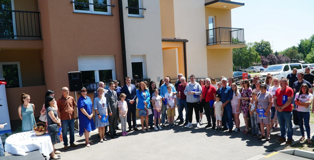 U Pančevu uručeni ključevi od 36 novoizgrađenih stanova izbegličkim porodicama iz Bosne i Hercegovine i  Republike Hrvatske