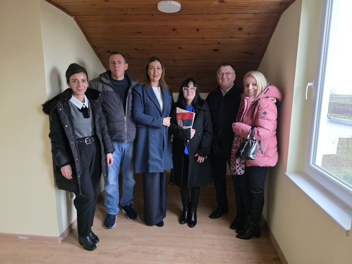 Уручени кључеви новог дома избегличкој породици Берак у Бачкој Тополи