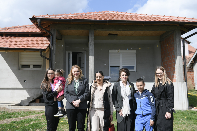 Podrška porodicama izbeglica, interno raseljenih lica i povratnika po readmisiji u Kragujevcu – uručeno 279 paketa hrane i obezbeđeno 129 ogreva