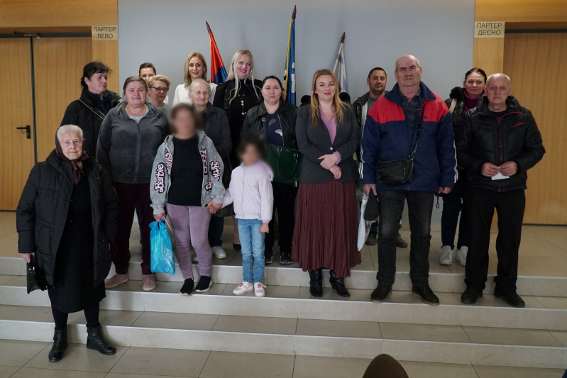 Комесарка Станисављевић: Наставак подршке најугроженијим породицама – огревно дрво за 21 породицу у Сурчину