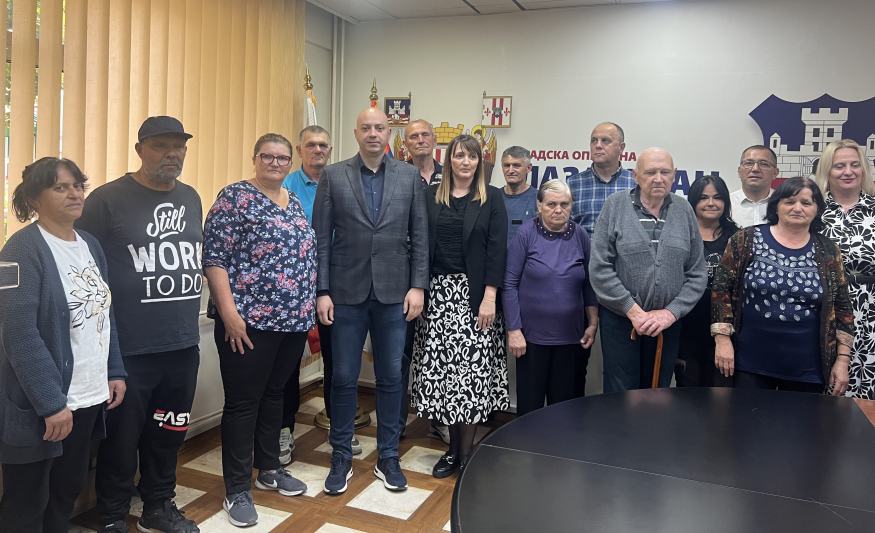 У Лазаревцу уручени пакети огрева за 32 породице избеглица и интерно расељених лица и кључеви новог дома породици Ћалић